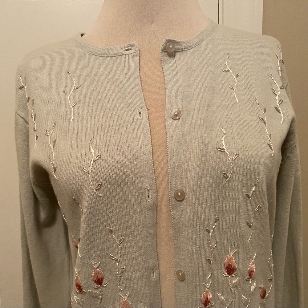 Crystal Kobe embroidered sweater size S Petite.